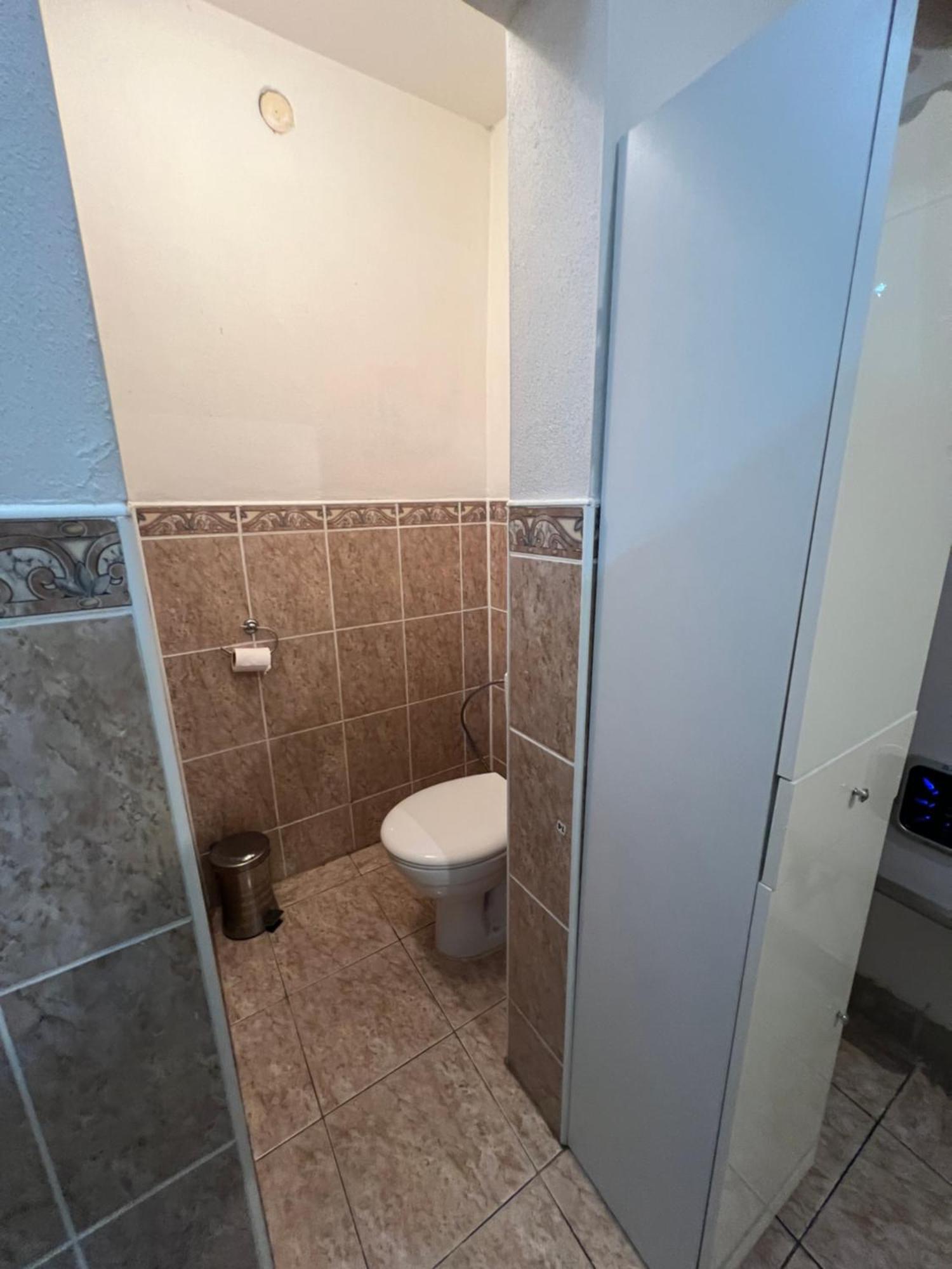 -Self-Check- 4-Bedroom Family House With Heated Tub Levice Exterior foto